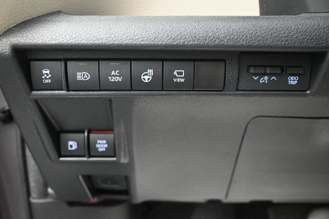 Used 2022 Toyota Sienna Platinum FWD image 27