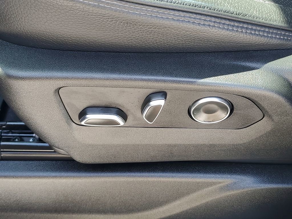 Used 2024 GMC Yukon XL Denali w/ Advanced Technology Package image 19