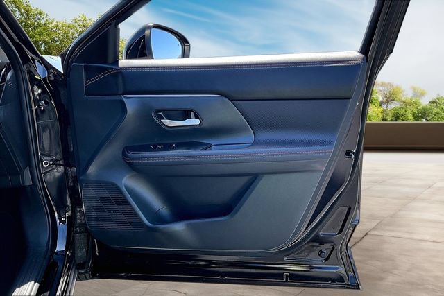 Certified 2025 Nissan Kicks SR FWD image 26