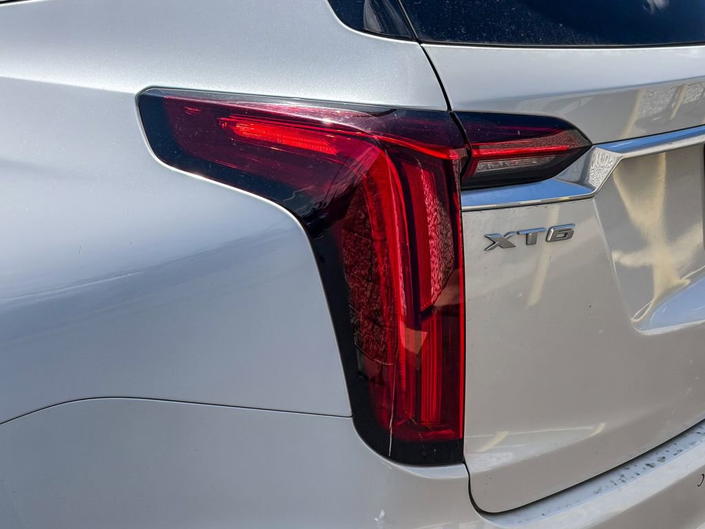 Used 2023 Cadillac XT6 Luxury FWD image 3