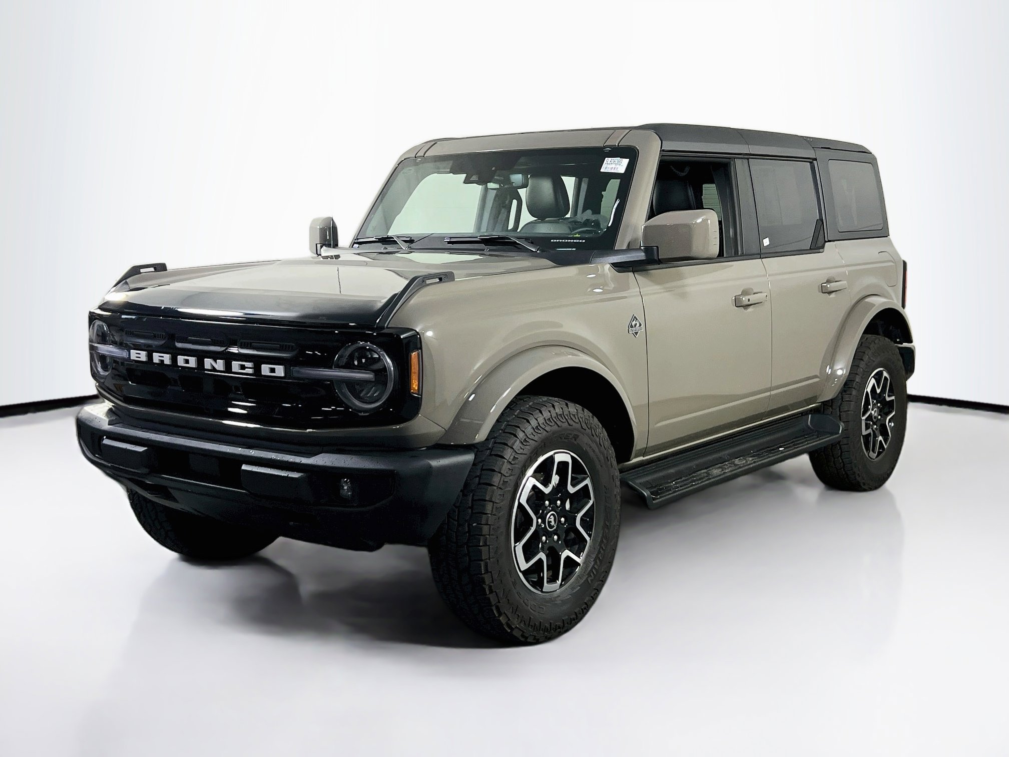 Used 2025 Ford Bronco Outer Banks AWD/4WD image 1