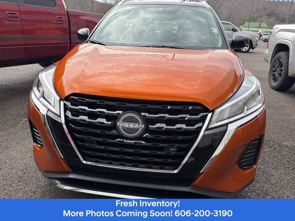 Used 2023 Nissan Kicks SV image 2