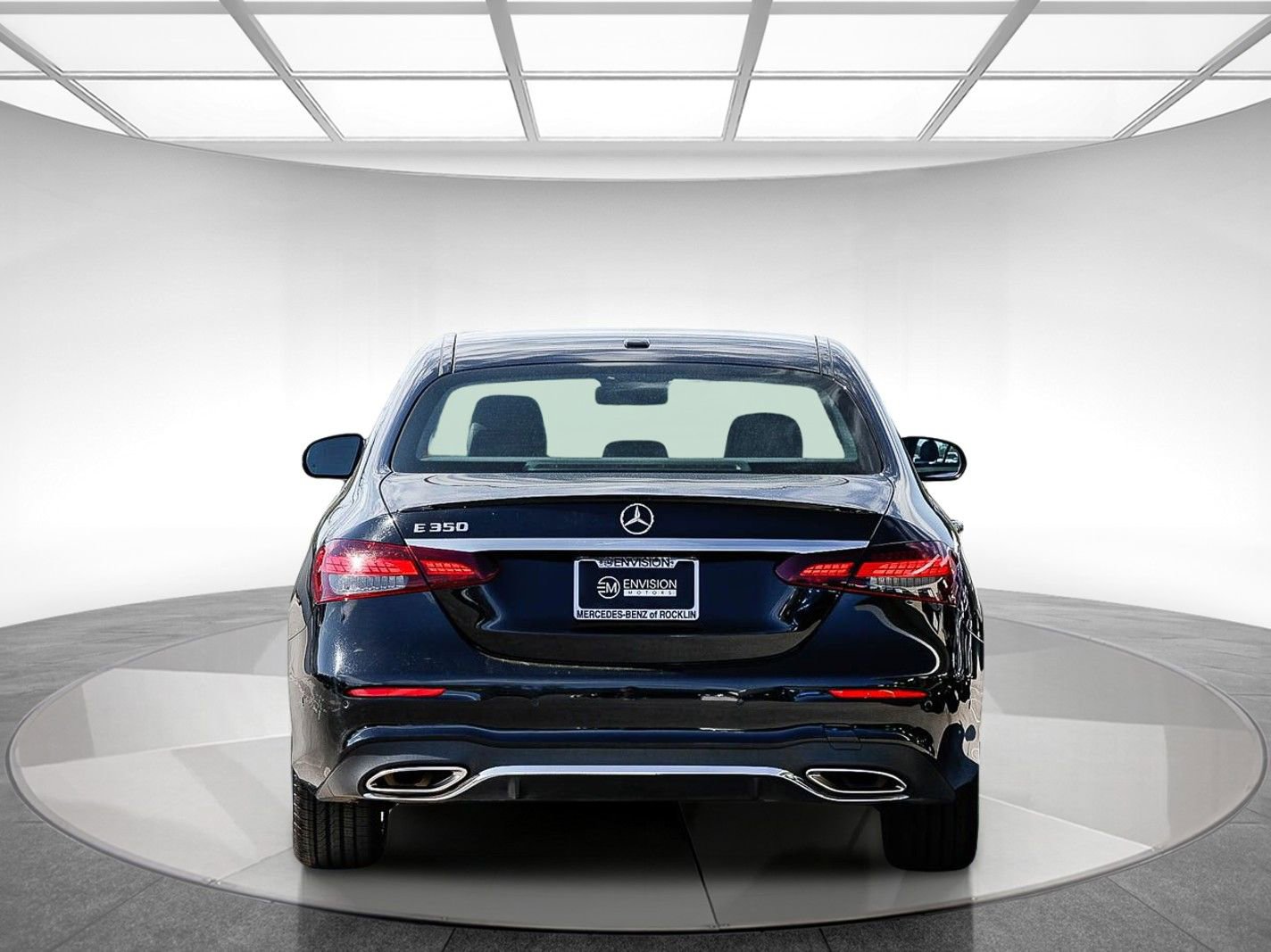 Used 2022 Mercedes-Benz E 350 Sedan image 3