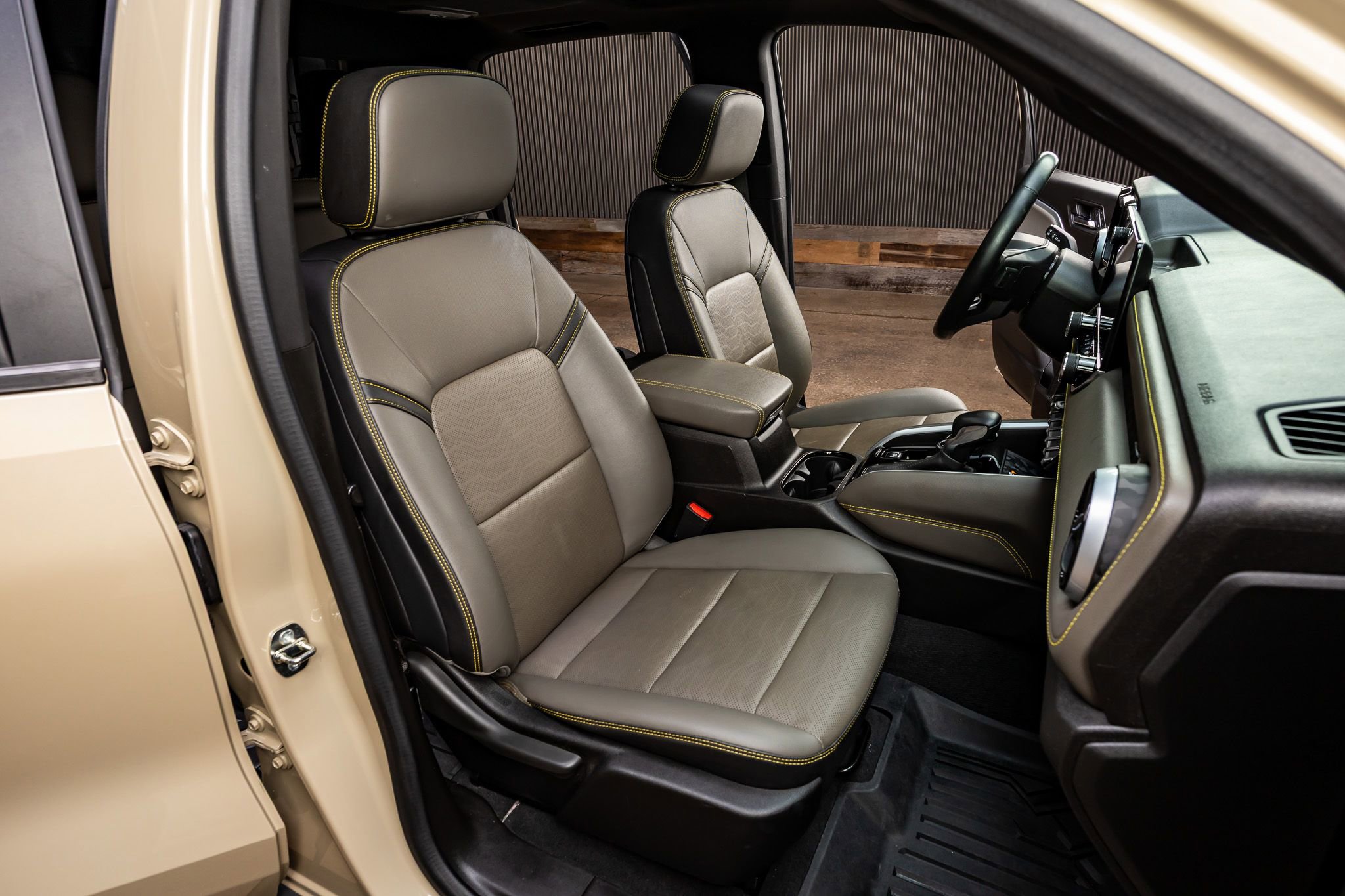 Used 2023 Chevrolet Colorado ZR2 w/ ZR2 Convenience Package III image 30