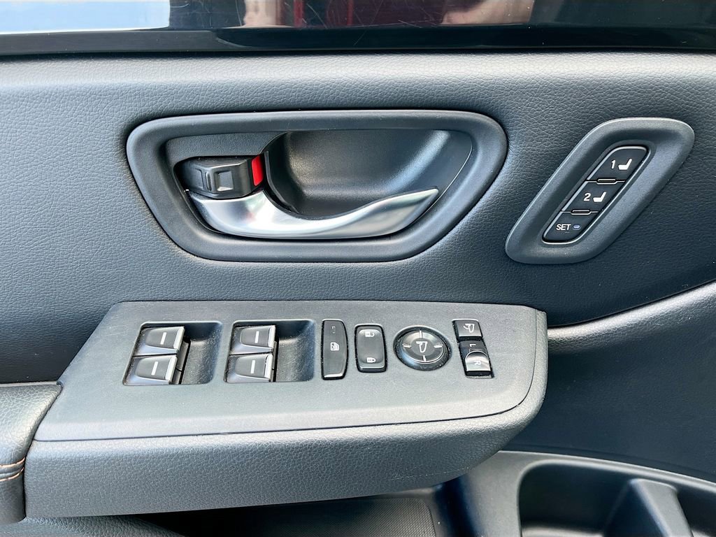 Used 2025 Honda Pilot TrailSport image 17