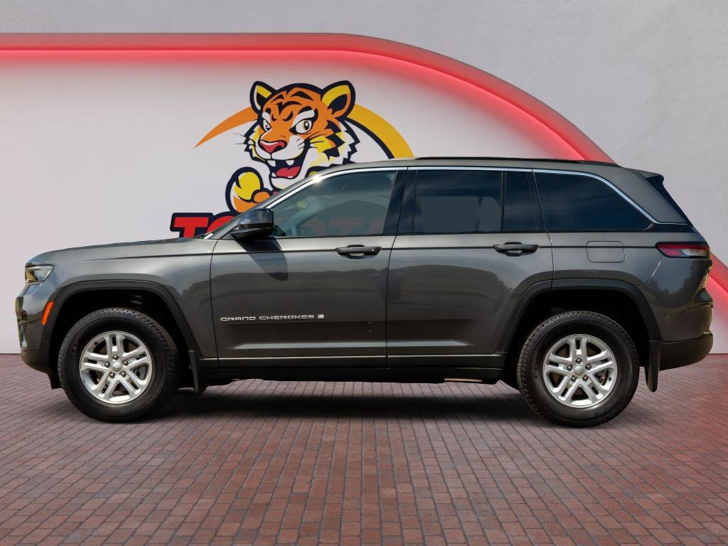 Used 2024 Jeep Grand Cherokee Laredo w/ MOPAR Finishing Package AWD/4WD image 9