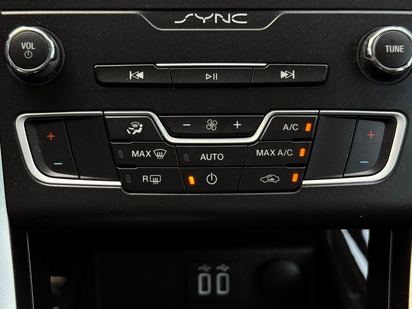 Used 2019 Ford Fusion SE FWD image 38