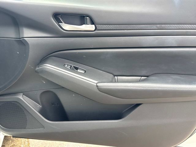 Used 2025 Nissan Altima 2.5 SV image 21