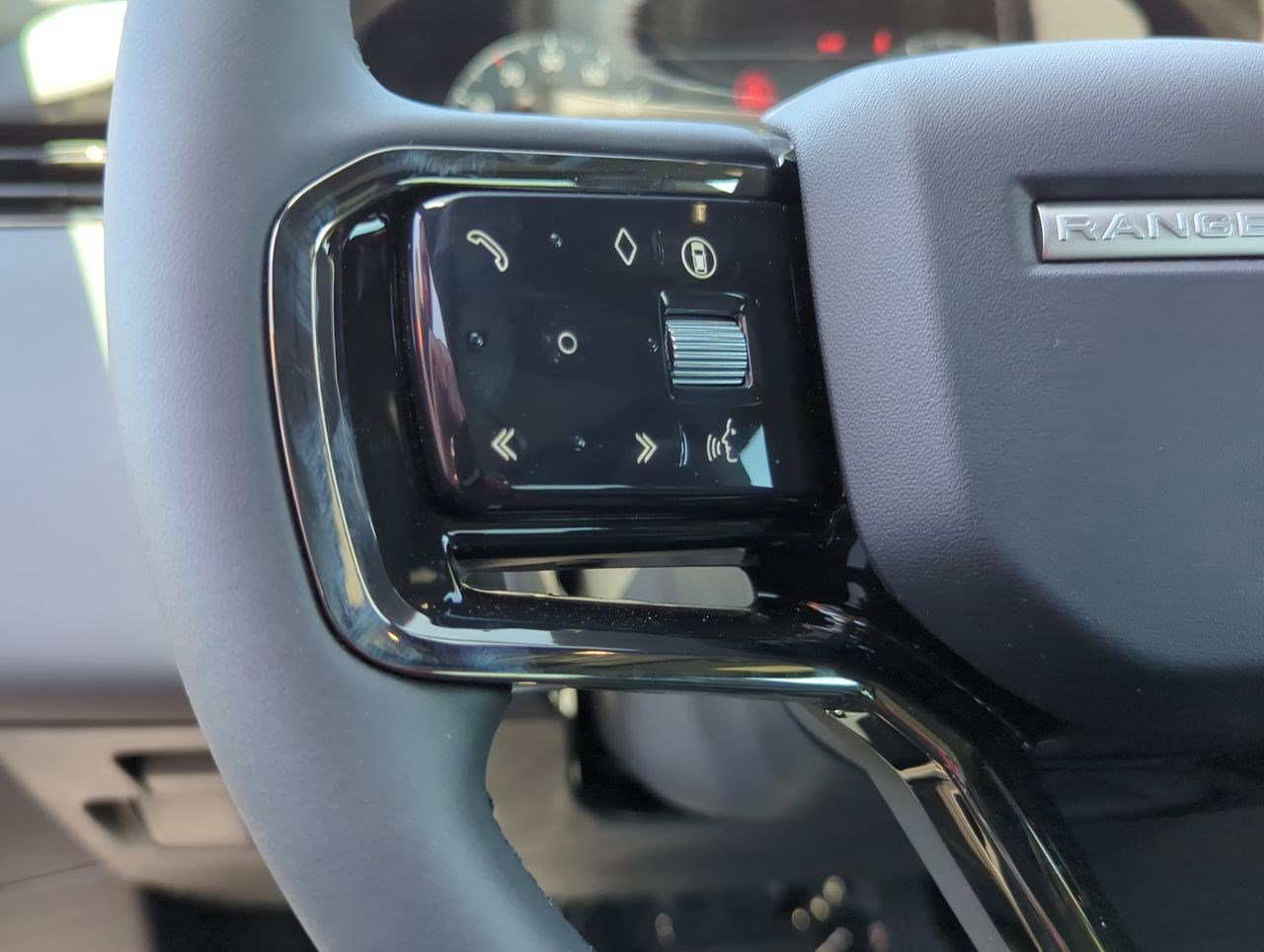 New 2026 Land Rover Range Rover Evoque S image 11