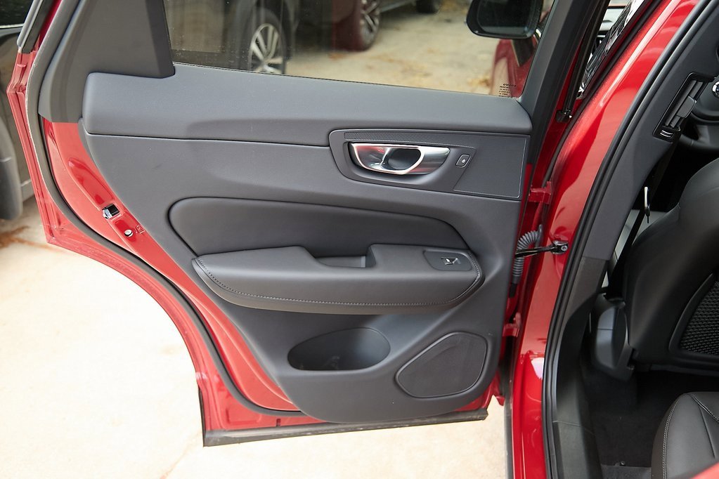 New 2025 Volvo XC60 B5 Core w/ Protection Package Premier image 17