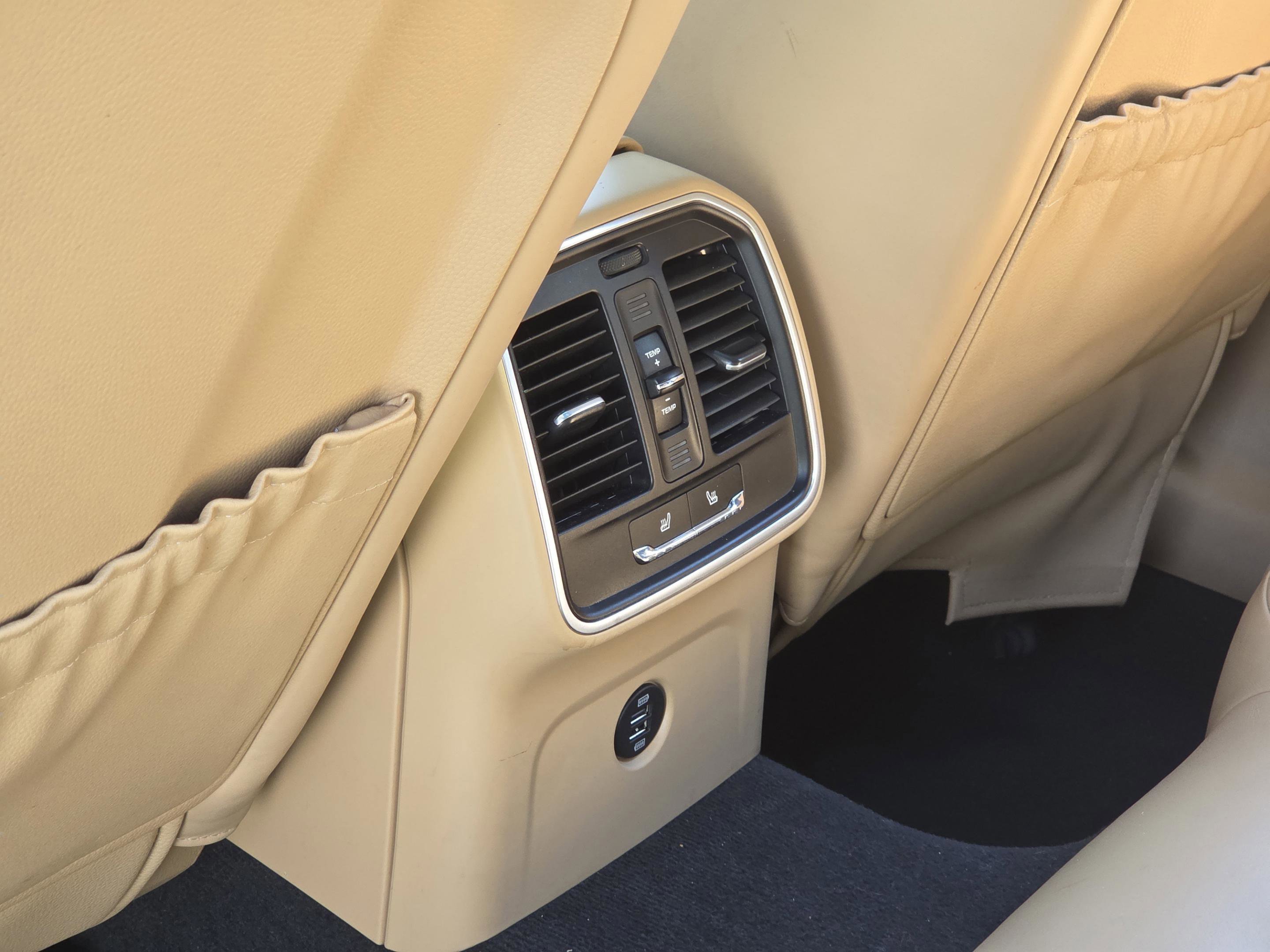 Used 2018 Porsche Macan image 21