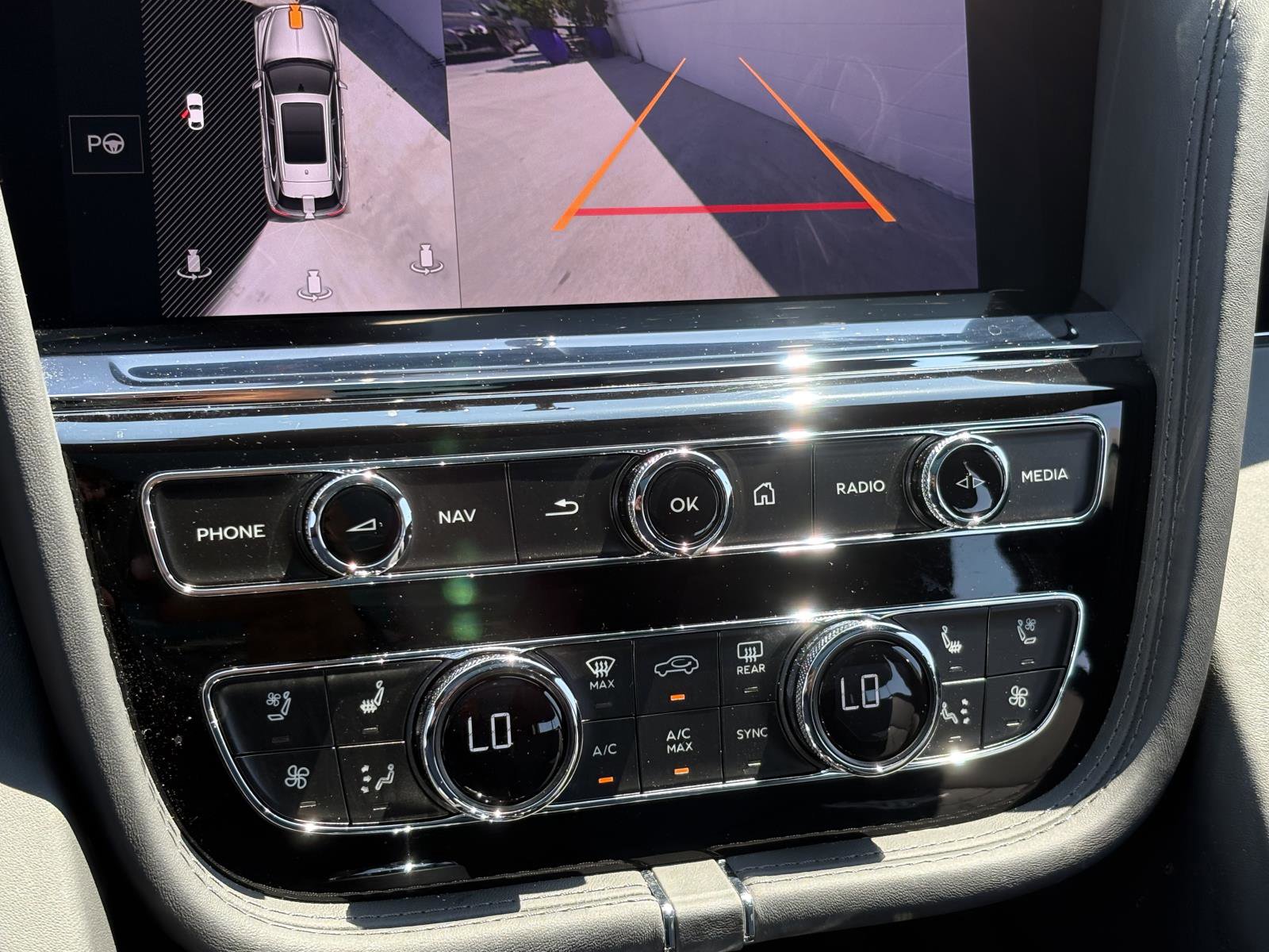 Used 2024 Bentley Bentayga image 32