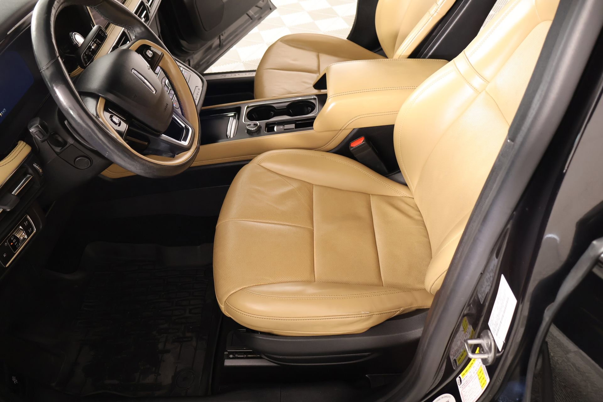 Used 2021 Lincoln Corsair Reserve w/ Elements Package FWD image 11
