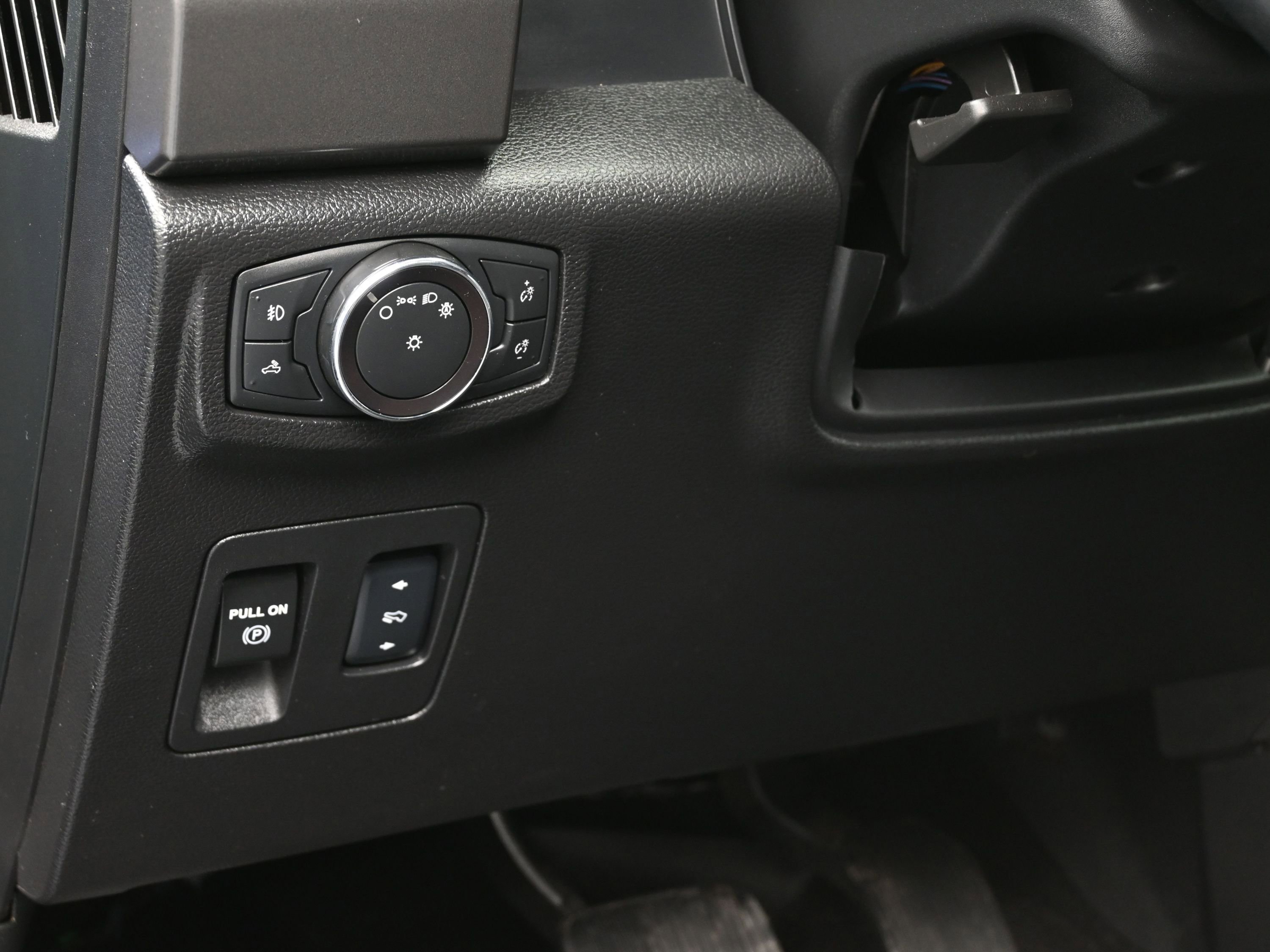 Used 2018 Ford F150 XLT w/ Equipment Group 302A Luxury image 23