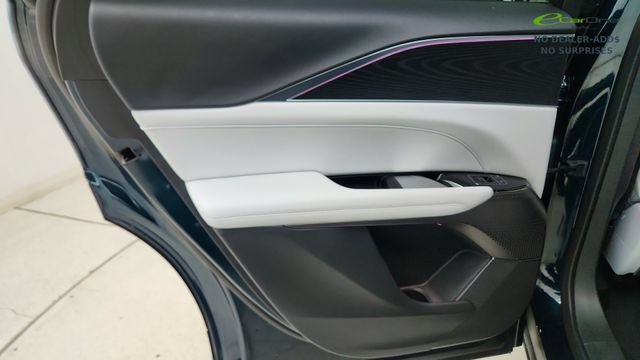 Used 2025 Cadillac Lyriq Luxury w/ LPO, Floor Liner Package RWD image 34