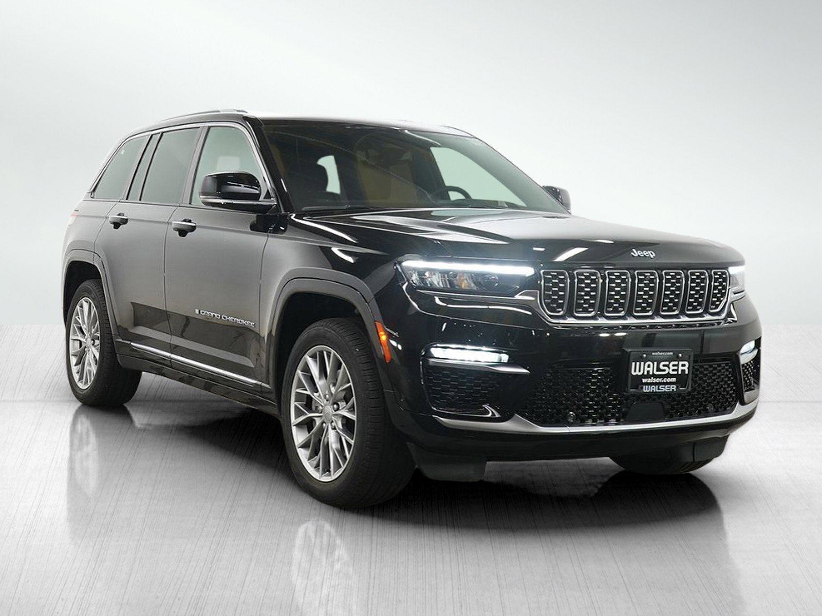 Used 2022 Jeep Grand Cherokee Summit w/ Luxury Tech Group V AWD/4WD image 7