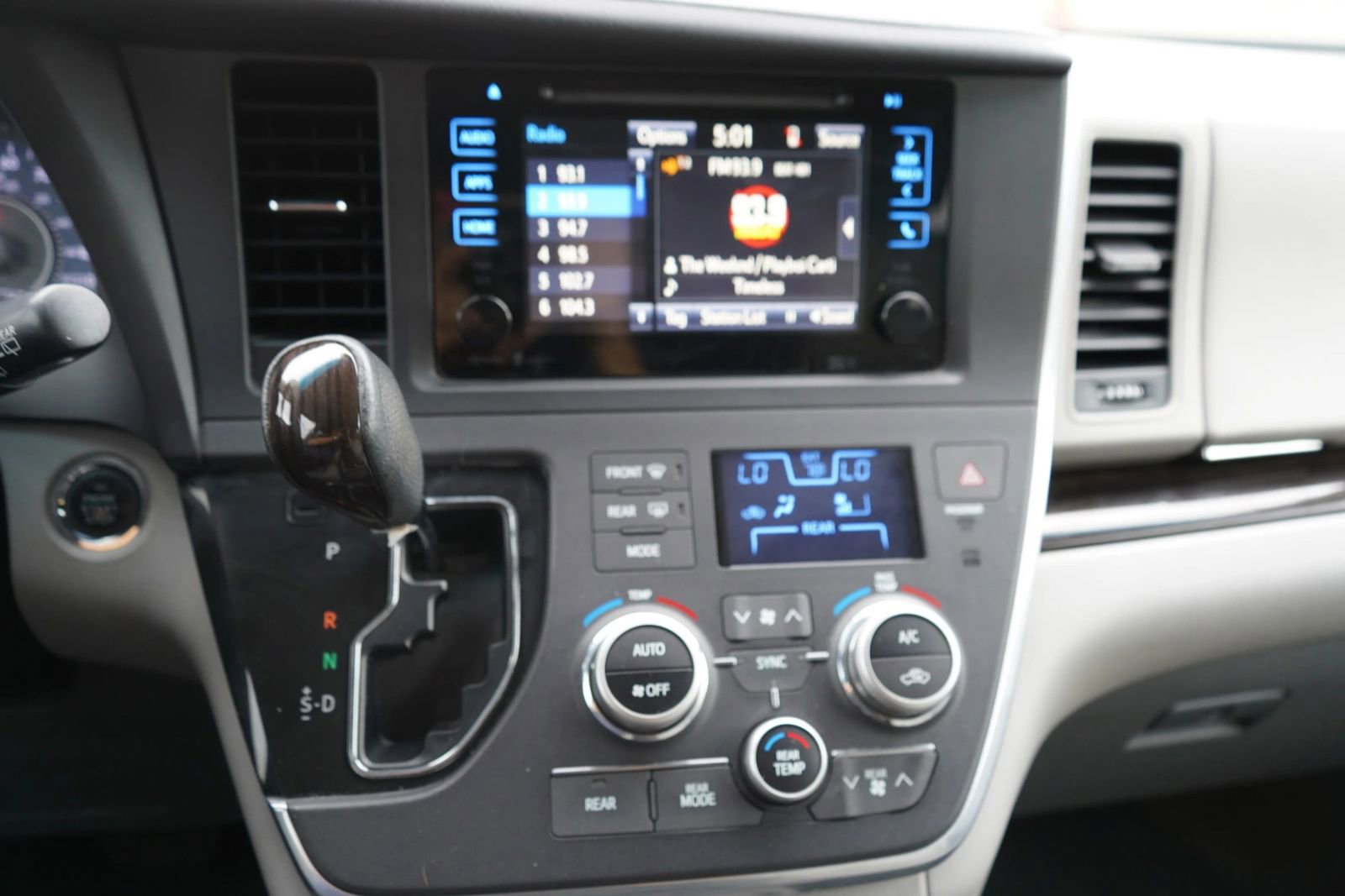 Used 2015 Toyota Sienna FWD image 11