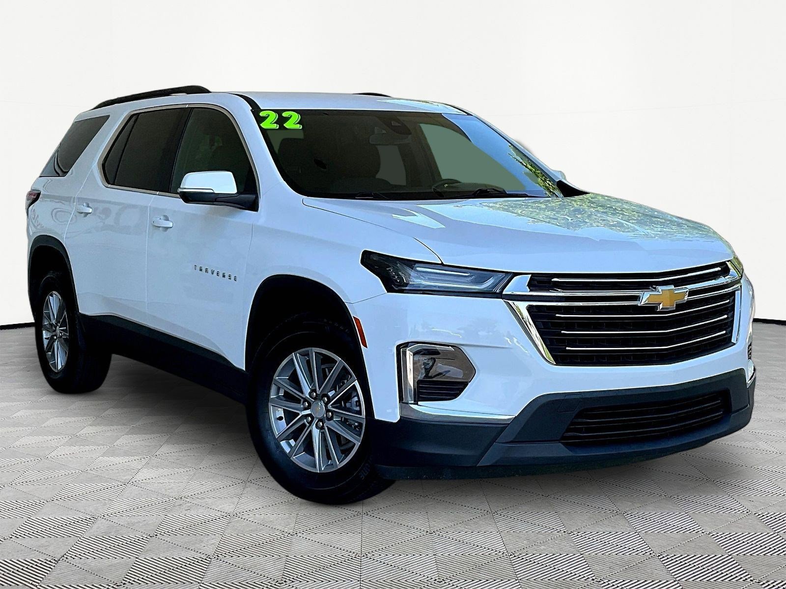 Used 2022 Chevrolet Traverse LT FWD image 3