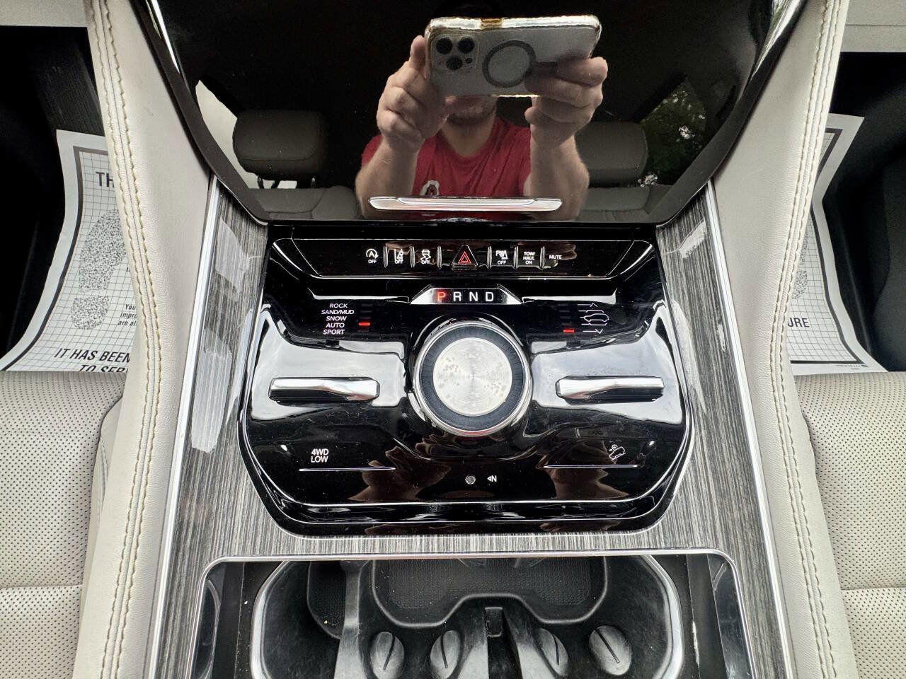 Used 2022 Jeep Wagoneer Series III image 24