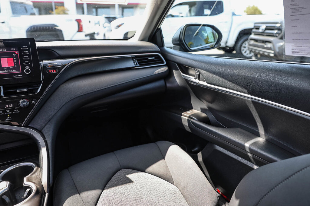 Certified 2022 Toyota Camry LE FWD image 5