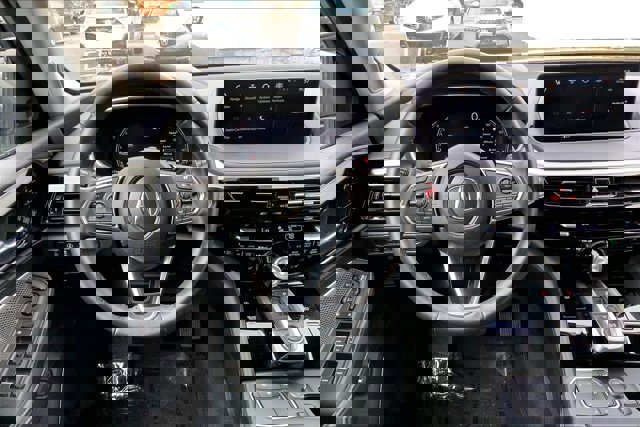 Used 2023 Acura MDX SH-AWD w/ Technology Package image 4