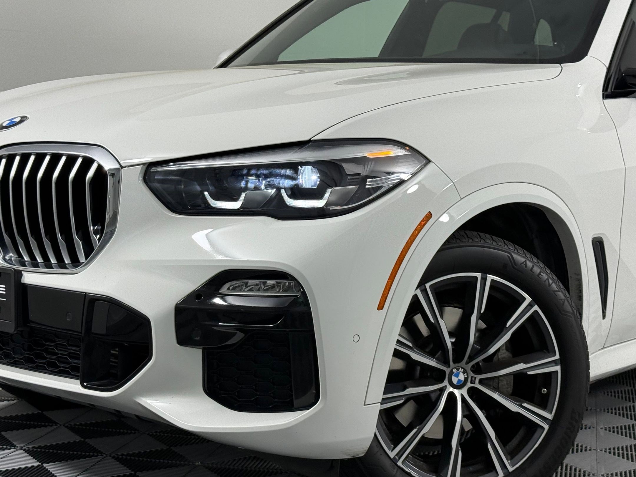 Used 2019 BMW X5 xDrive40i w/ M Sport Package image 11