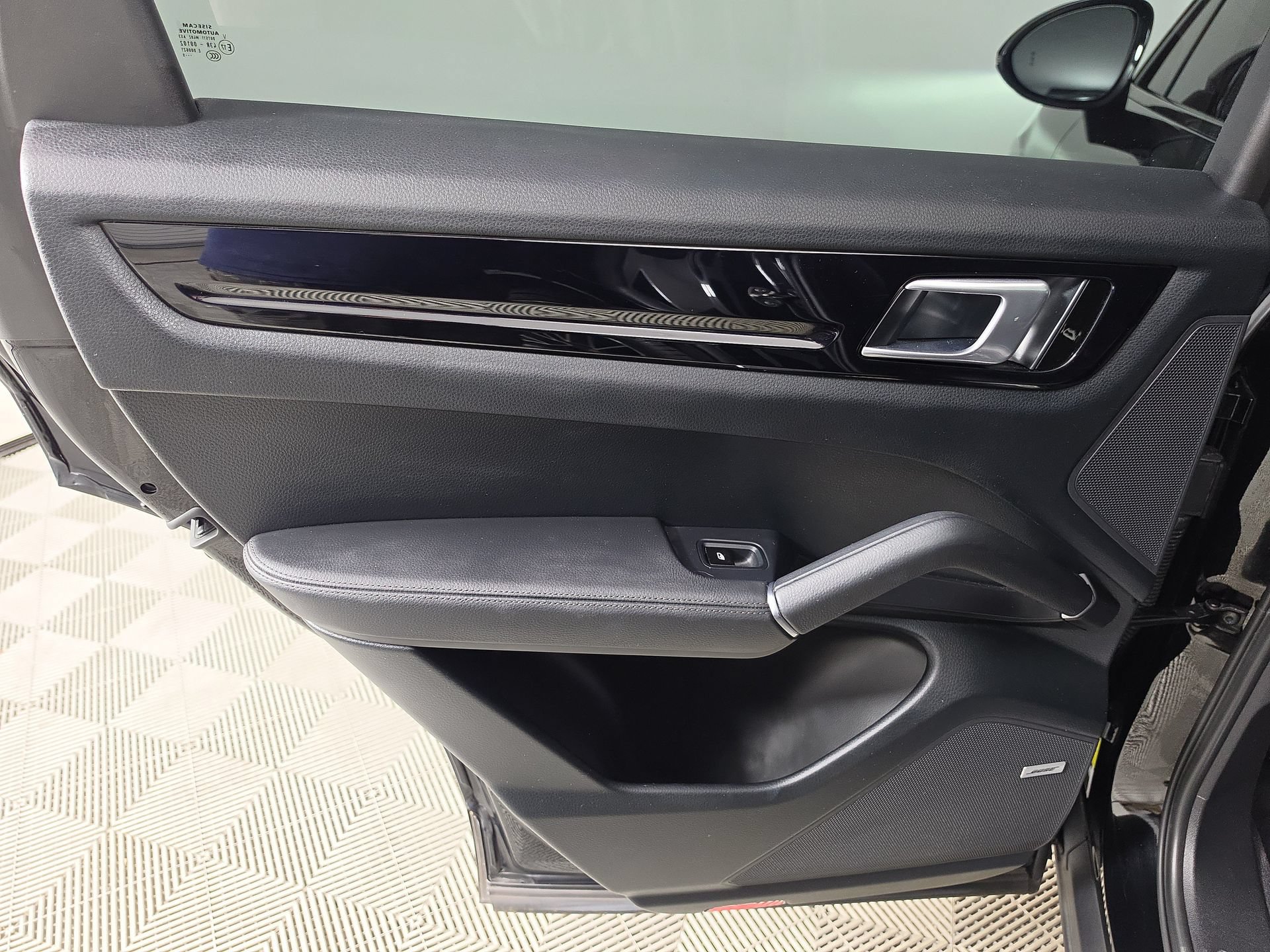 Used 2019 Porsche Cayenne E-Hybrid AWD/4WD image 45