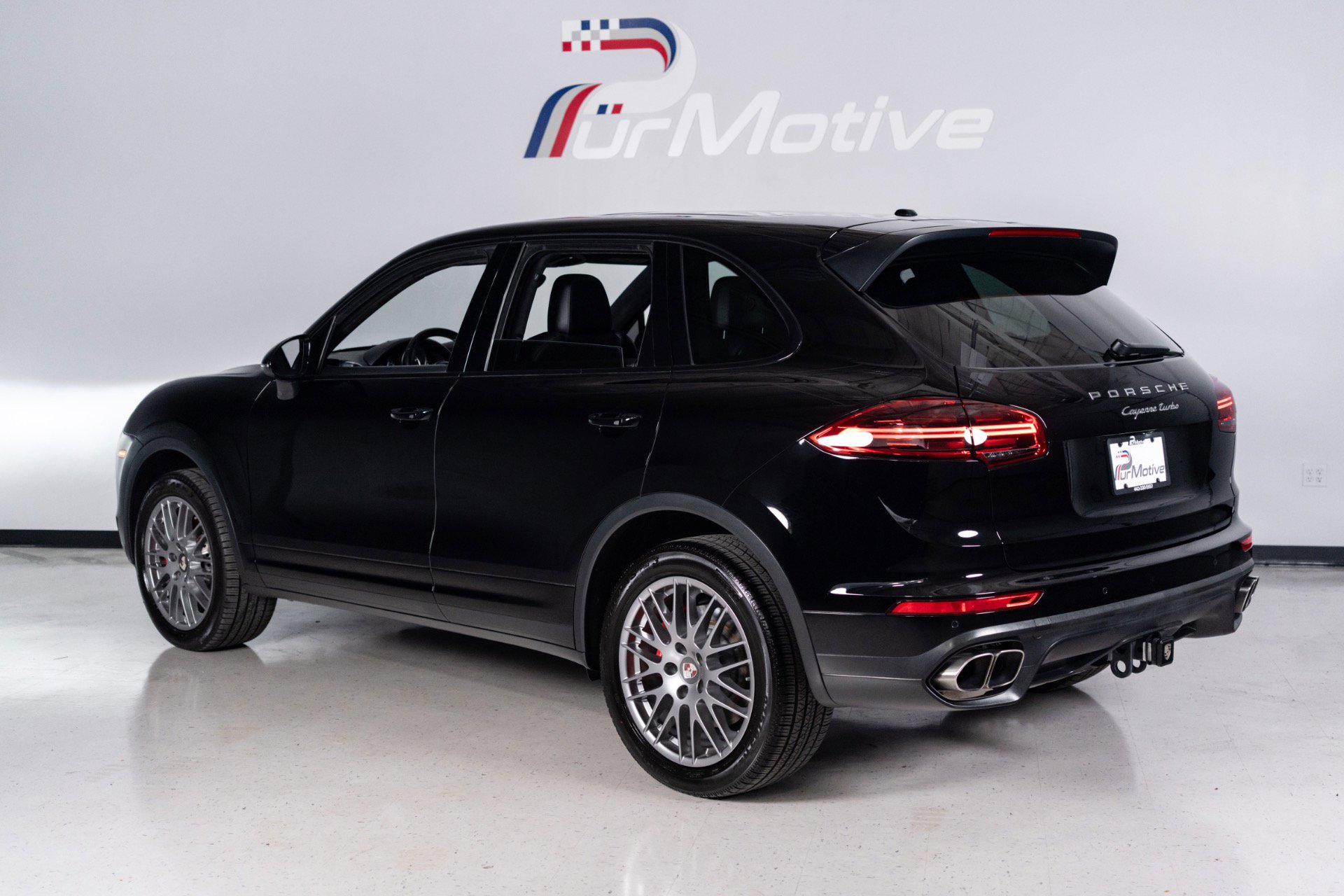 Used 2016 Porsche Cayenne Turbo AWD/4WD image 11