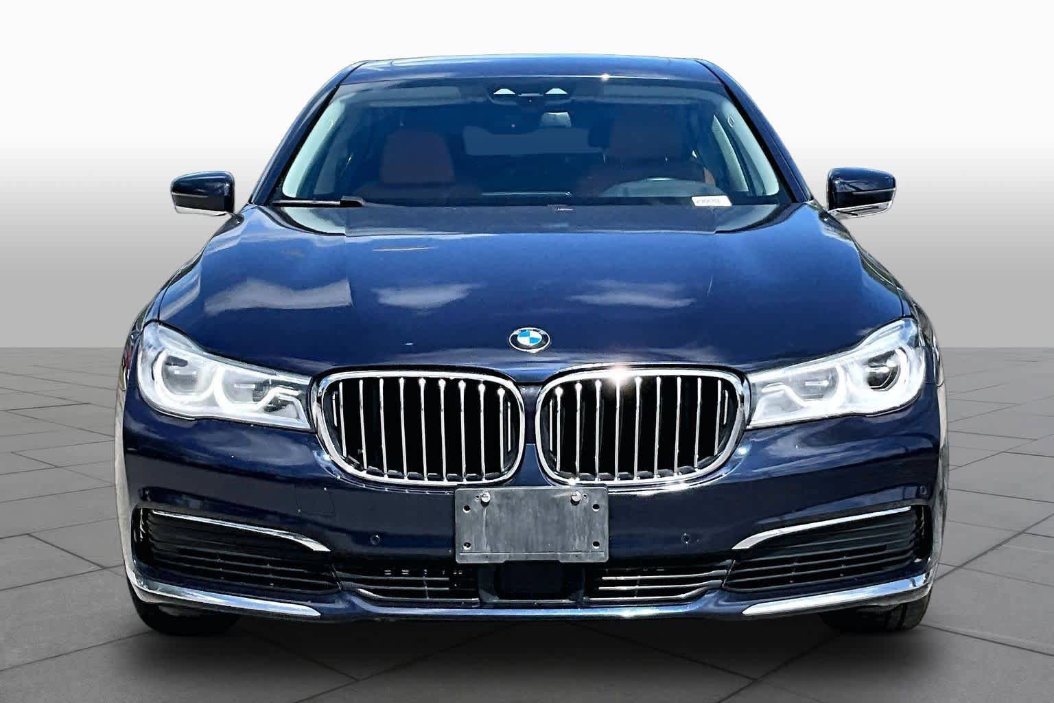 Used 2019 BMW 750i image 4