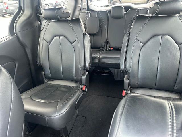 Used 2021 Chrysler Pacifica Touring-L w/ S Appearance Package AWD/4WD image 20