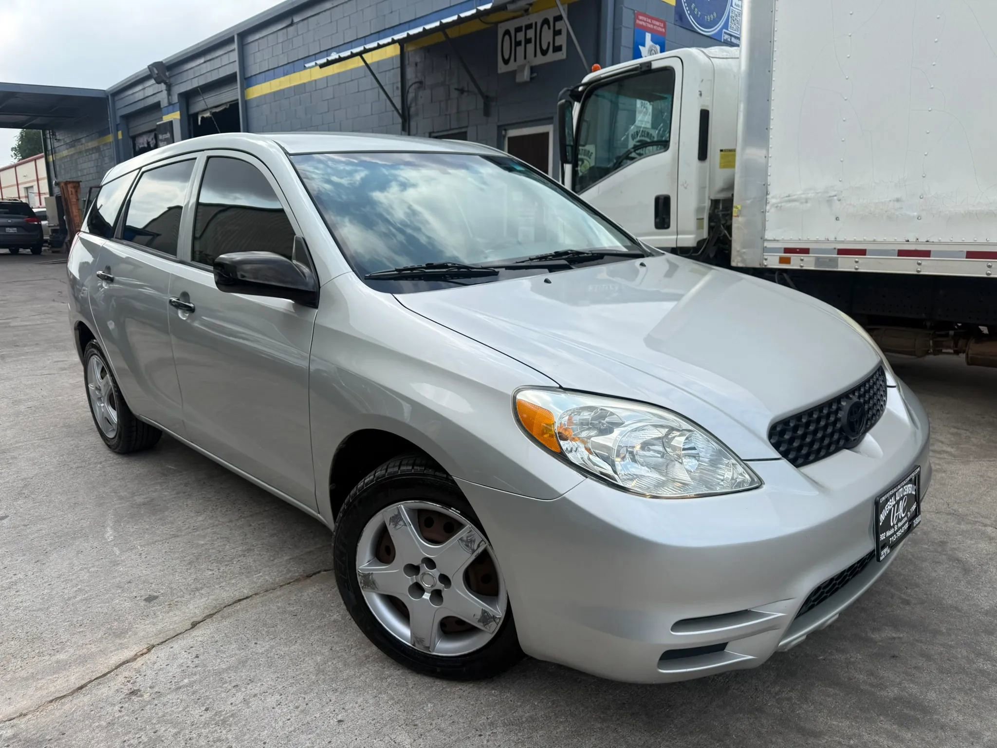Used 2004 Toyota Matrix FWD image 1