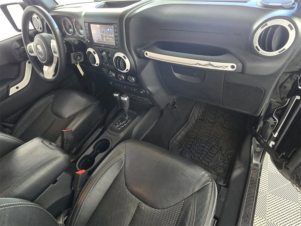 Used 2015 Jeep Wrangler Unlimited Sahara image 13