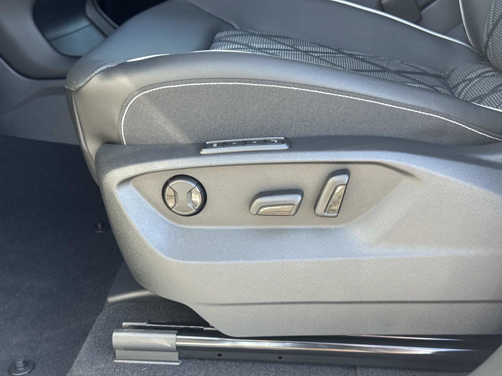 New 2026 Volkswagen Atlas SEL Premium R-Line image 23