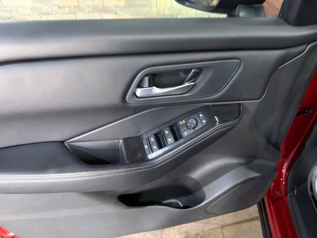 Certified 2025 Nissan Rogue SV image 9