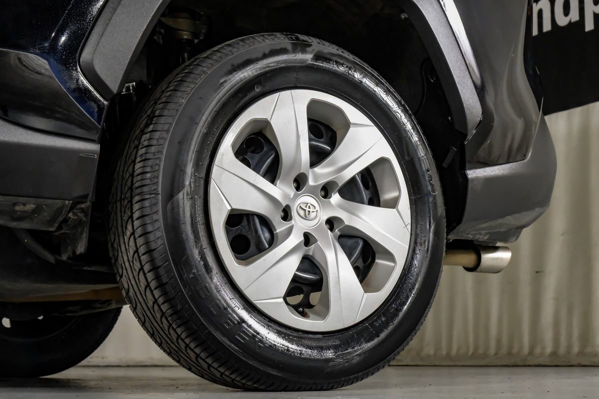 Used 2021 Toyota RAV4 LE FWD image 51