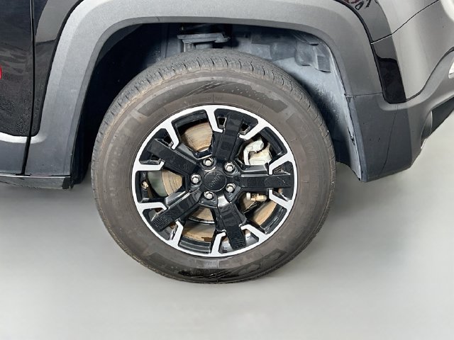 Used 2023 Jeep Renegade Trailhawk AWD/4WD image 36