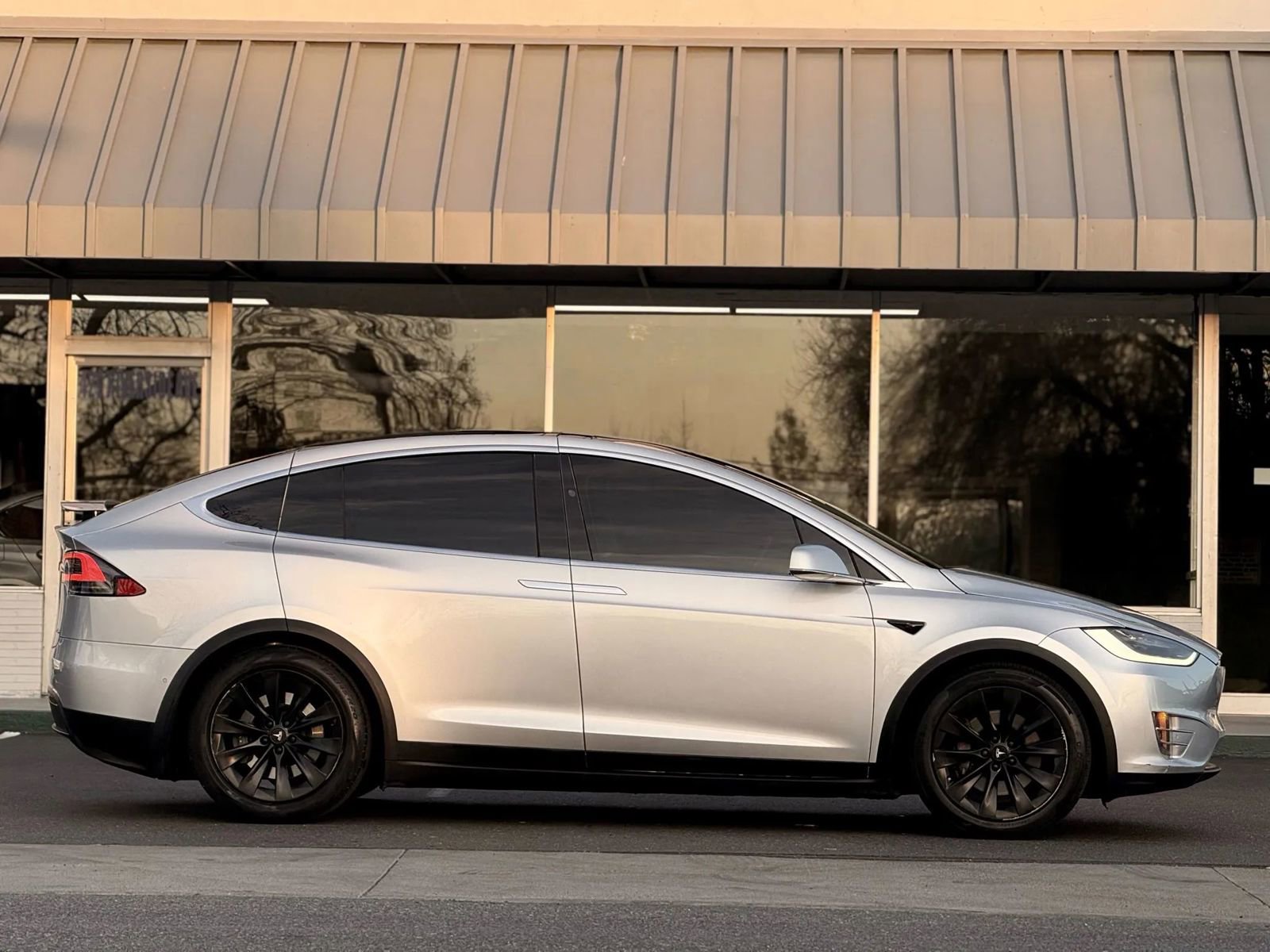 Used 2018 Tesla Model X 75D image 5