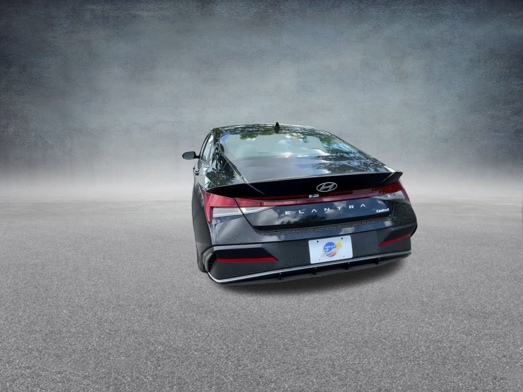 New 2025 Hyundai Elantra Limited image 18