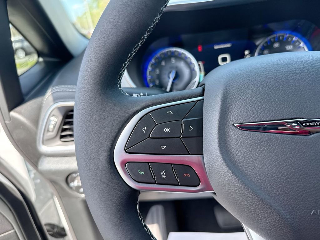 New 2026 Chrysler Pacifica Limited w/ Trailer Tow Group image 13