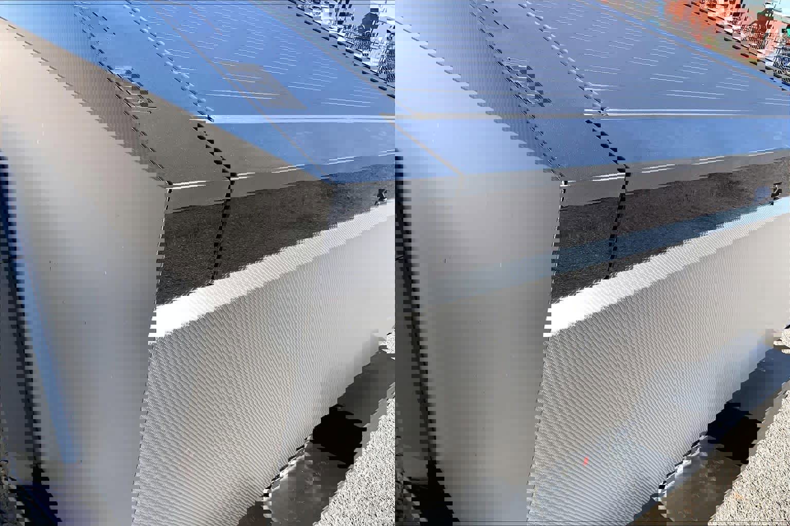 Used 2024 Tesla Cybertruck AWD Crew Cab image 27