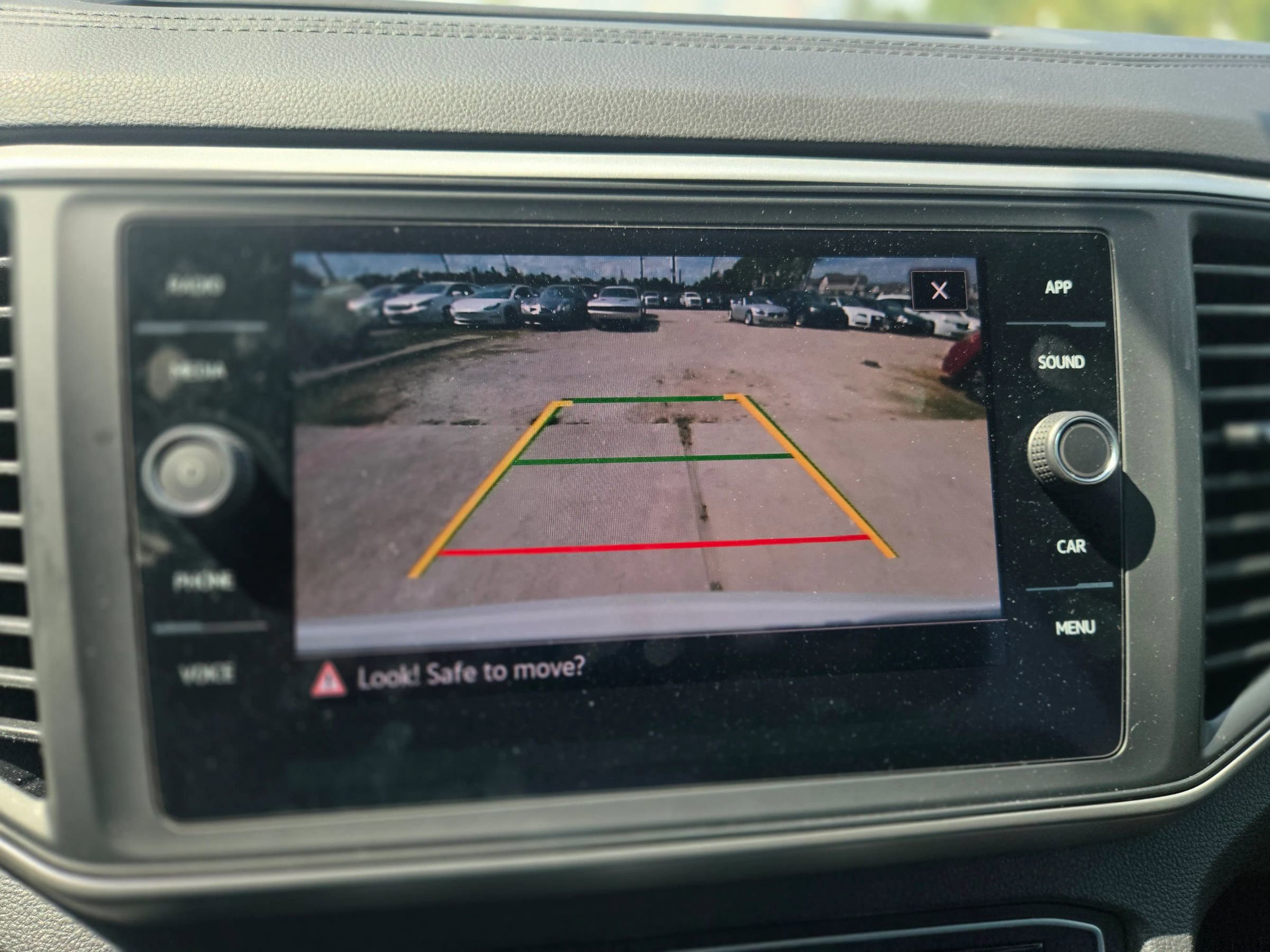 Used 2021 Volkswagen Atlas Cross Sport SE w/ Panoramic Sunroof Package image 27