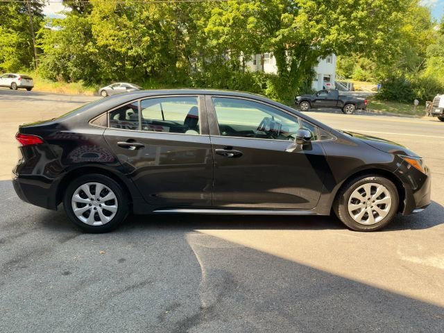 Used 2021 Toyota Corolla LE image 6