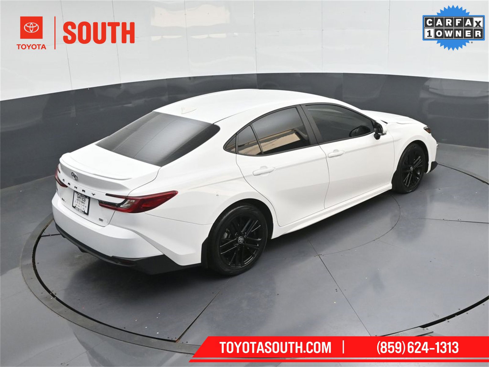 Used 2025 Toyota Camry SE w/ Convenience Package image 40