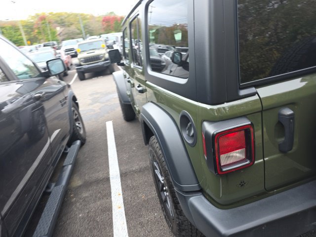 Used 2024 Jeep Wrangler Unlimited Sport AWD/4WD image 8