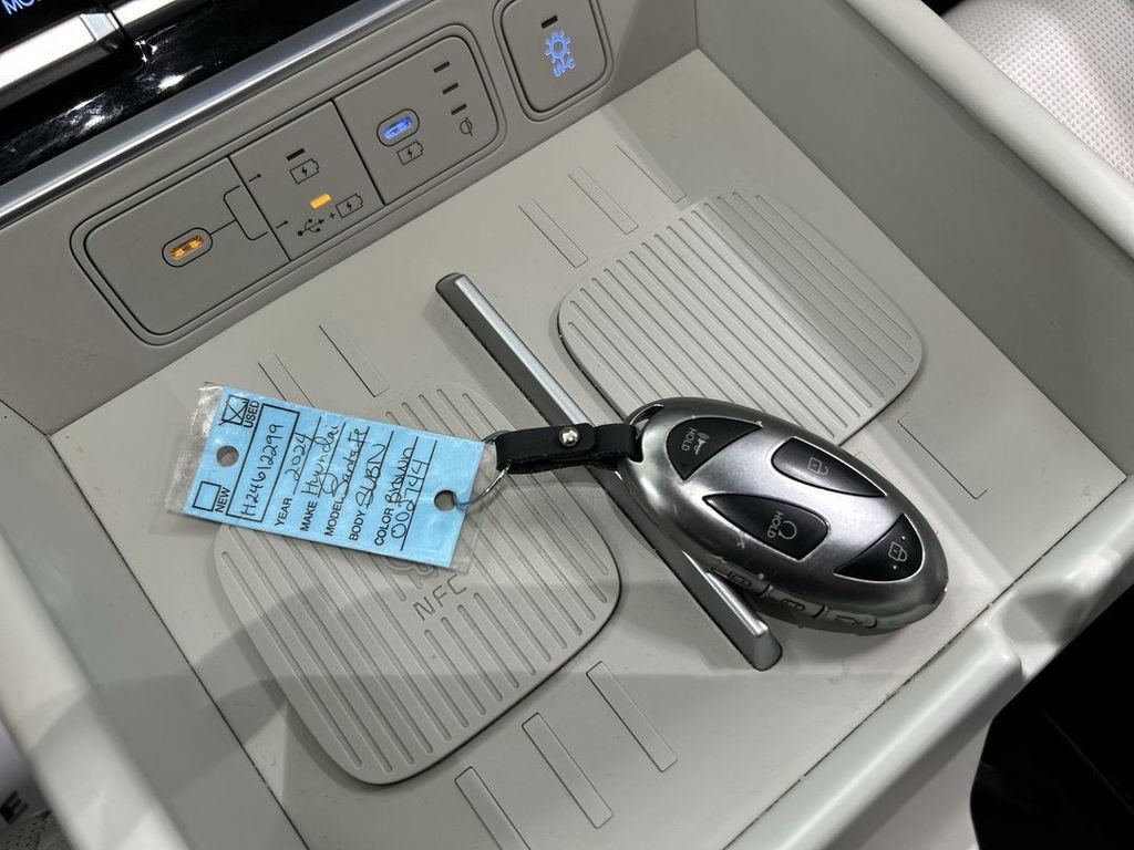 Used 2024 Hyundai Santa Fe Limited AWD/4WD image 12