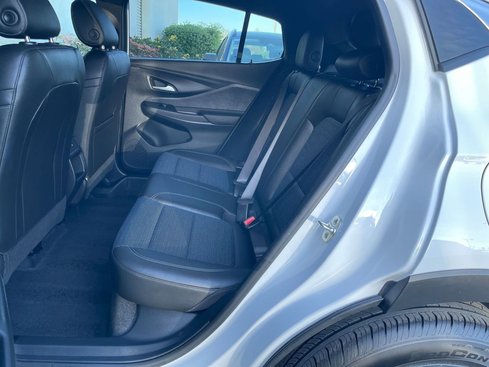 Used 2025 Buick Envista Preferred image 38