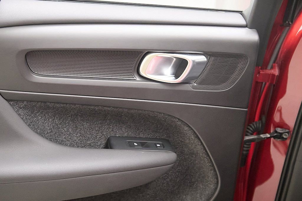 Certified 2023 Volvo XC40 B5 Plus w/ Driver Assist Package image 20