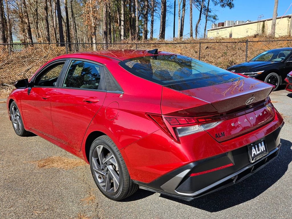 Used 2025 Hyundai Elantra SEL image 10