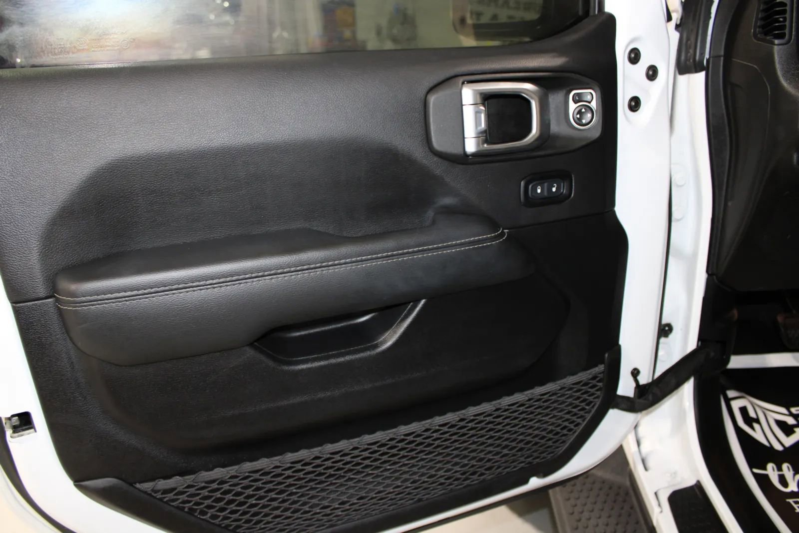 Used 2021 Jeep Wrangler Unlimited Sahara w/ Cold Weather Group image 15