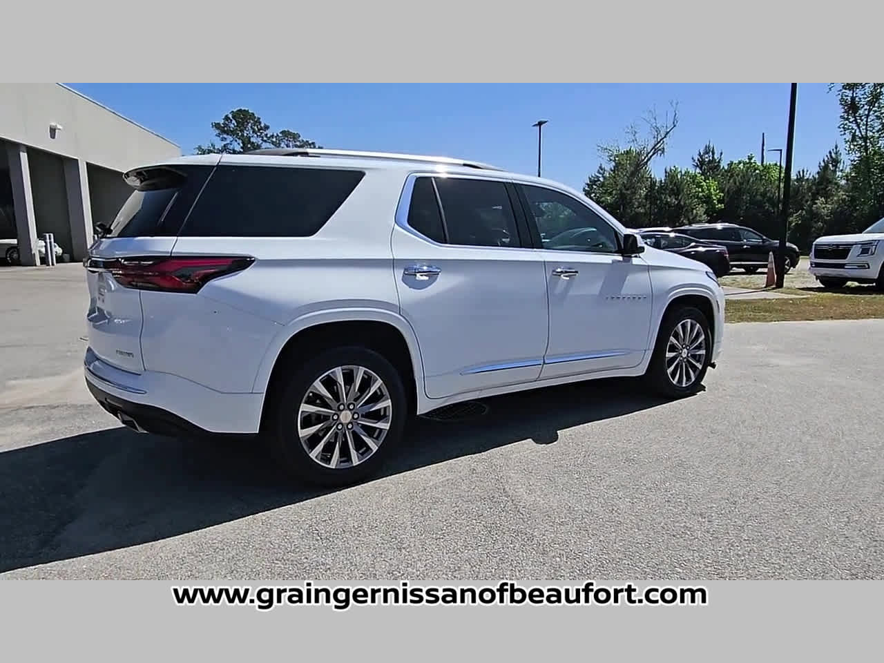 Used 2023 Chevrolet Traverse Premier FWD image 33